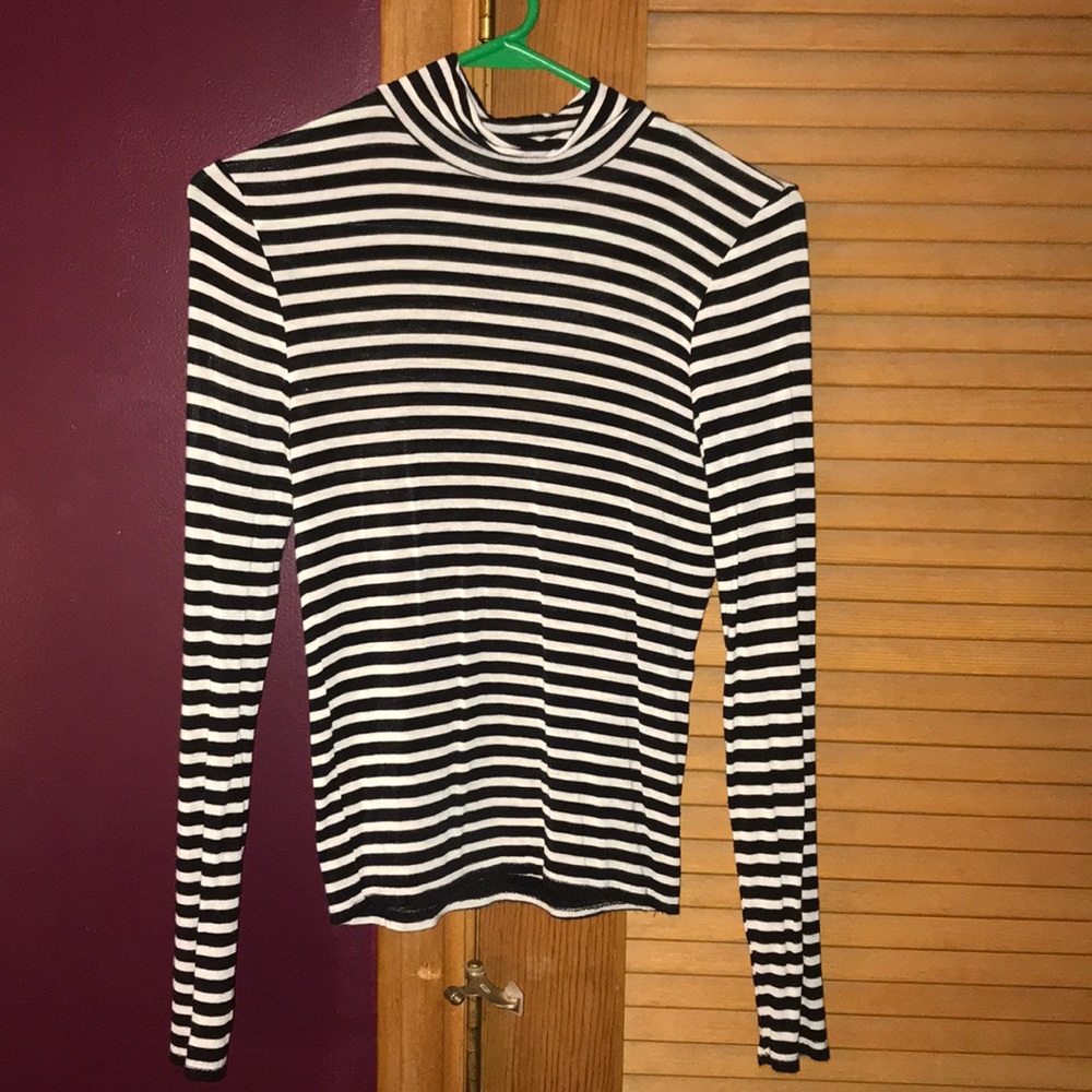 High neck long sleeved shirt